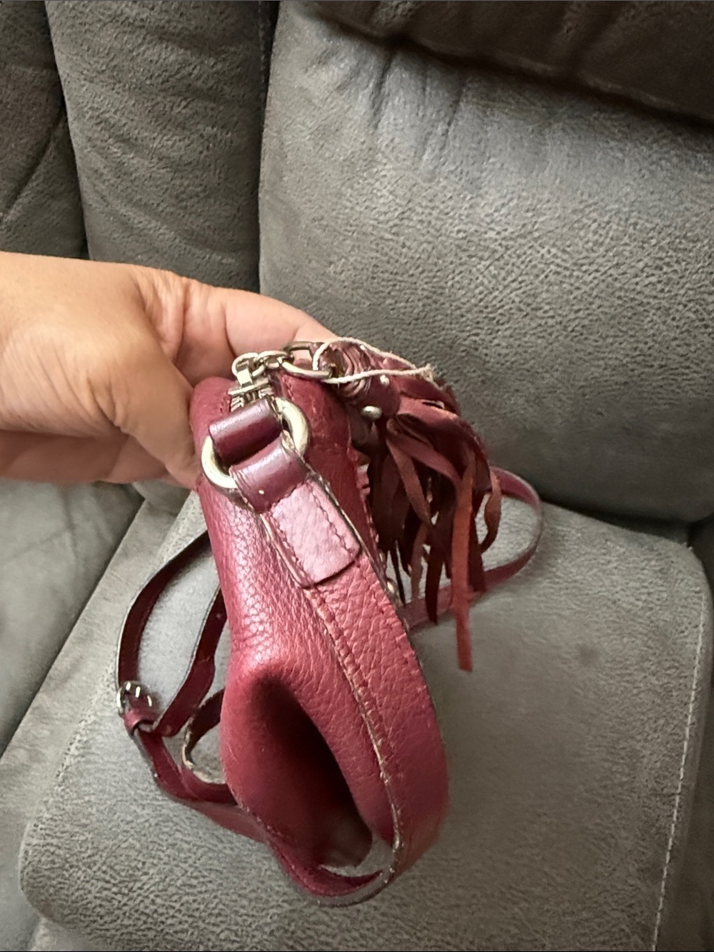 Gucci Berry Red Soho Studded Leather Crossbody Bag with Tassel - Picture 4 of 8